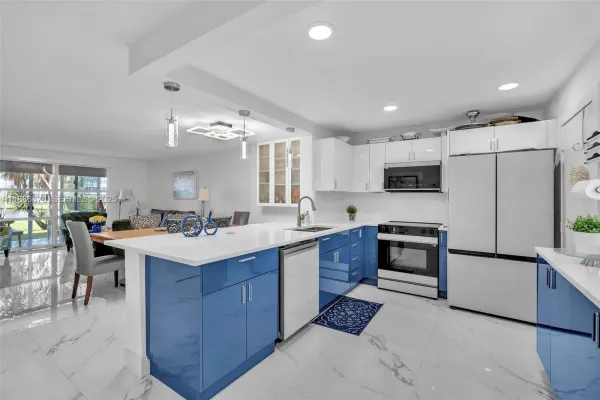 205 SE 11th Terrace 101, Dania Beach, FL 33004