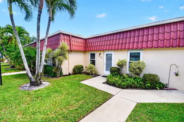 260 Cape Cod Circle, Lake Worth, FL 33467
