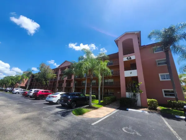 601 SW 142nd Avenue SW 413 Q, Pembroke Pines, FL 33027