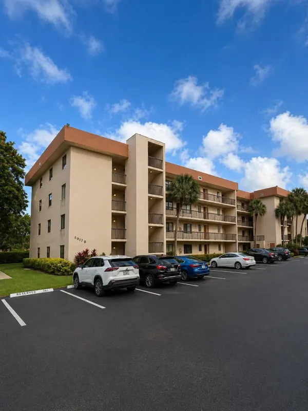 5917 Vía Vermilya 406, Atlantis, FL 33462