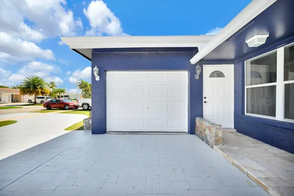 11600 NW 30th Place, Sunrise, FL 33323