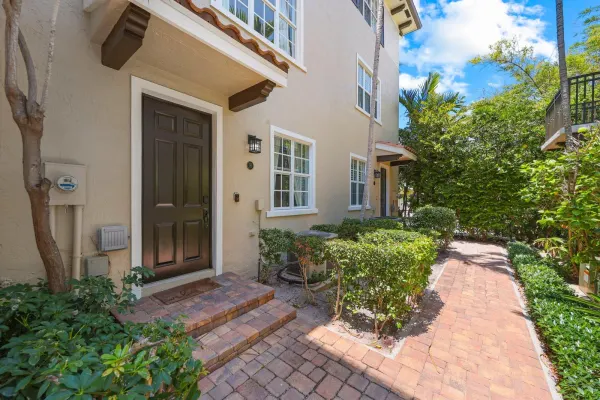 72 SE 6th Avenue H, Delray Beach, FL 33483
