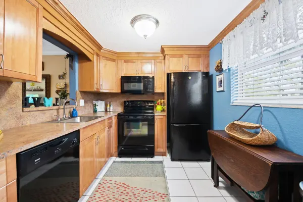 8004 Lagos De Campo Boulevard C-203, Tamarac, FL 33321