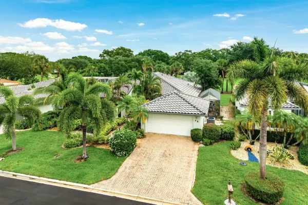 46 Woods Lane, Boynton Beach, FL 33436