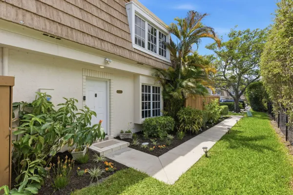 11588 Winchester Drive, Palm Beach Gardens, FL 33410