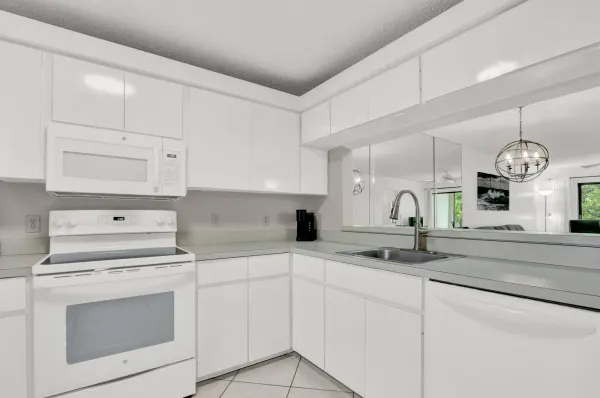 115 Bamboo Road 205, Palm Beach Shores, FL 33404