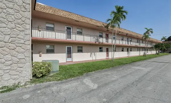 200 Bonnie Boulevard 128, Palm Springs, FL 33461