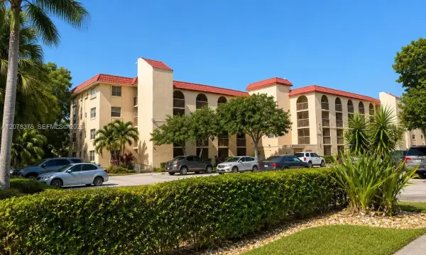 3261 Holiday Springs Boulevard 401, Margate, FL 33063