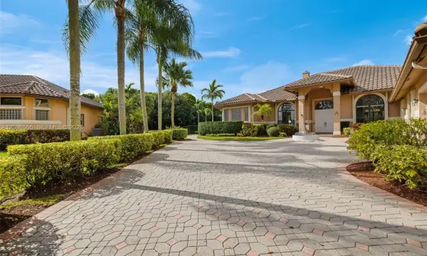 11613 NW 5th Street, Plantation, FL 33325