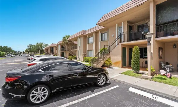 197 Lakeview Drive 102, Weston, FL 33326