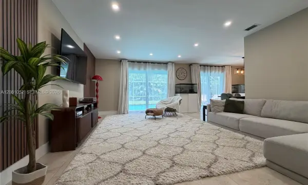 Address Withheld, Coral Springs, FL 33065