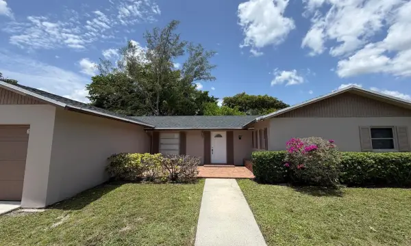 10241 Sleepy Brook Way, Boca Raton, FL 33428