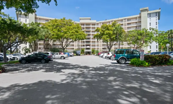 3051 N Course Drive 211, Pompano Beach, FL 33069