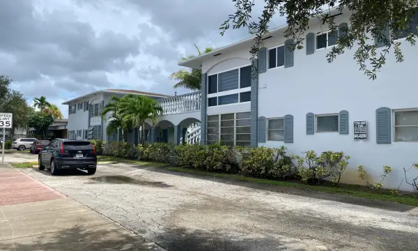 5112 Hollywood Boulevard 25, Hollywood, FL 33021